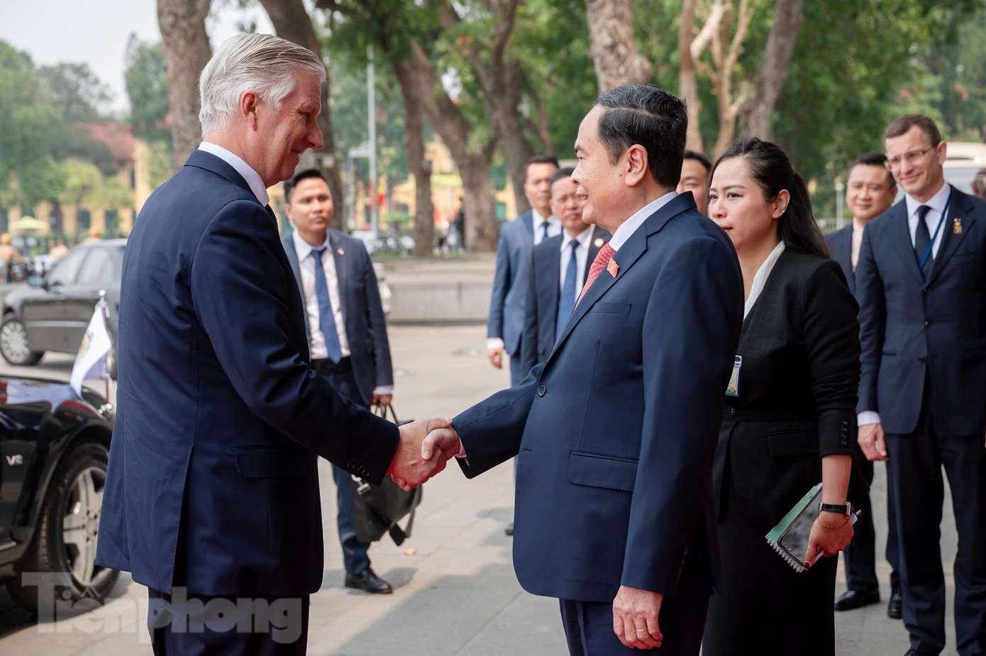 Chủ tịch Quốc hội Trần Thanh Mẫn đón Nhà vua Bỉ Philippe đến Nhà Quốc hội. (Ảnh: Như Ý)