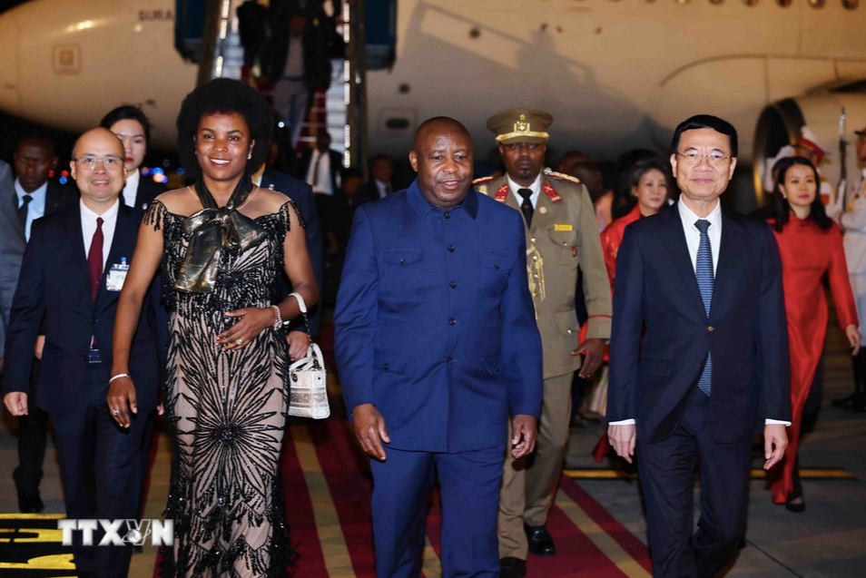 Tổng thống Burundi Évariste Ndayishimiye và Phu nhân bắt đầu chuyến thăm chính thức Việt Nam từ ngày 3 – 6/4. Tổng thống Burundi Évariste Ndayishimiye và Phu nhân bắt đầu chuyến thăm chính thức Việt Nam từ ngày 3 – 6/4.