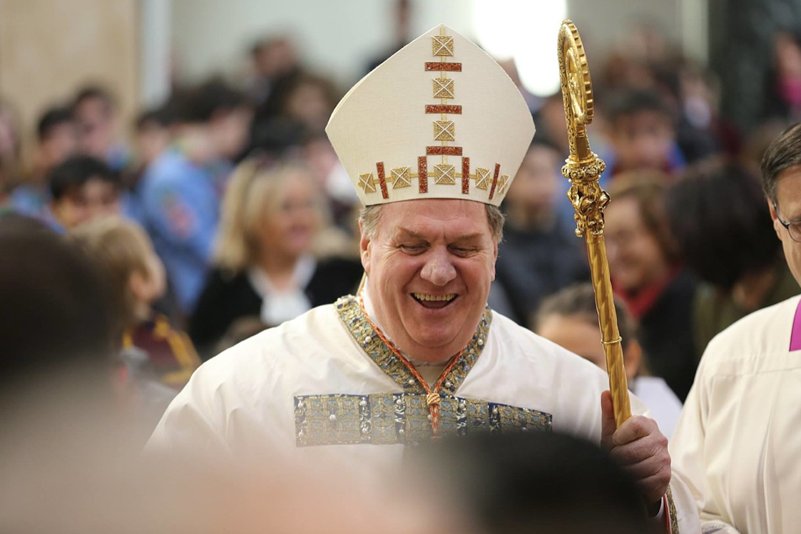Hồng y Joseph Tobin. Hồng y Joseph Tobin.