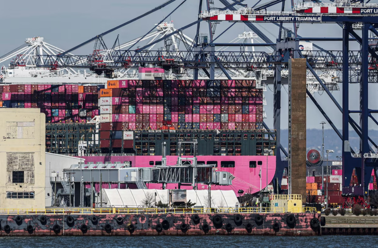 Các container hàng hoá tại cảng New York. (Ảnh: Reuters)
