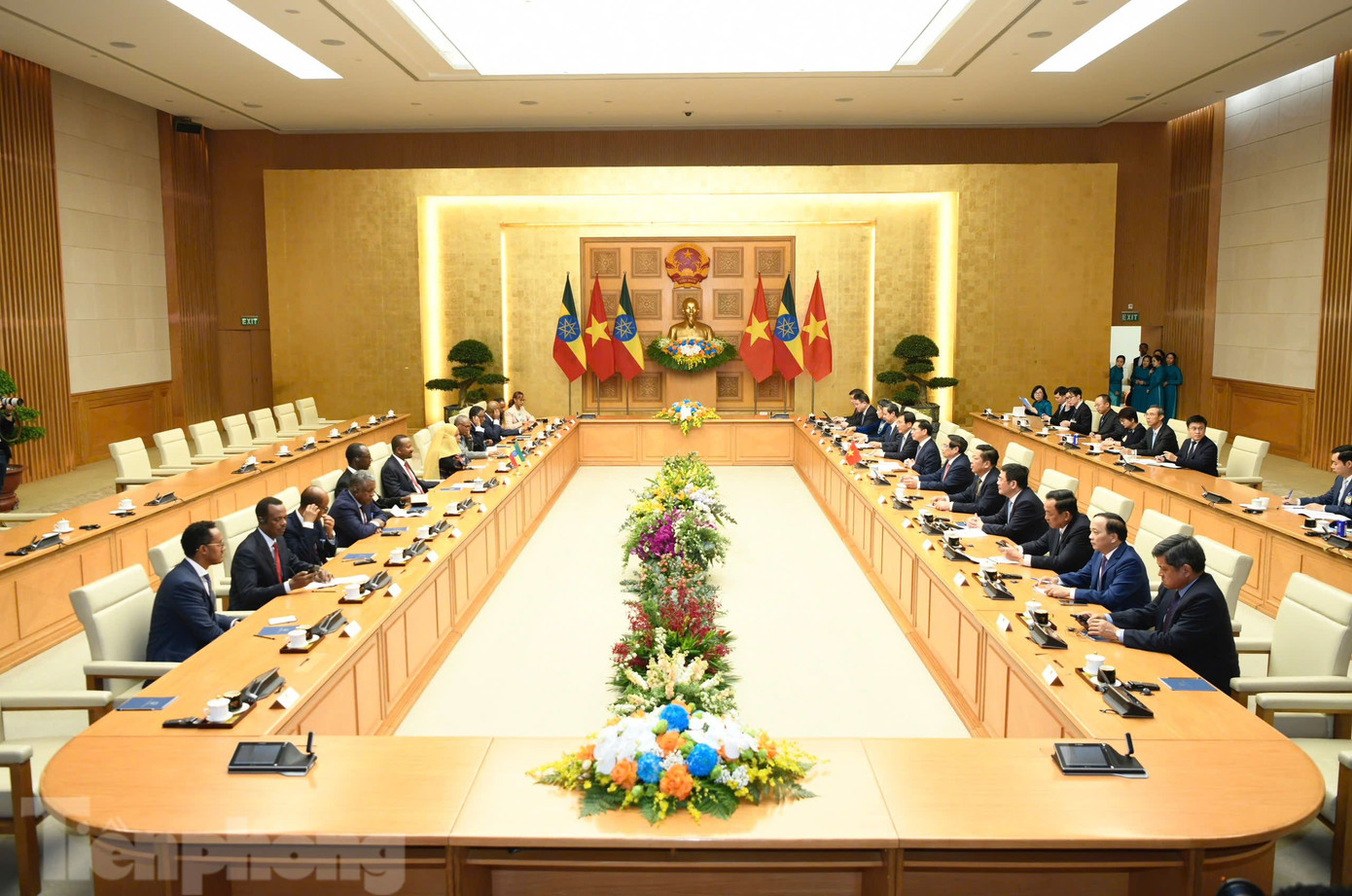 Cuộc hội đàm giữa hai Thủ tướng Việt Nam – Ethiopia và các quan chức cấp cao hai nước. Ảnh: Như Ý Cuộc hội đàm giữa hai Thủ tướng Việt Nam – Ethiopia và các quan chức cấp cao hai nước. Ảnh: Như Ý