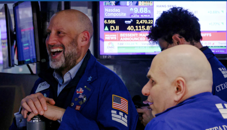 Trên sàn chứng khoán New York ngày 9/4. (Ảnh: Reuters)