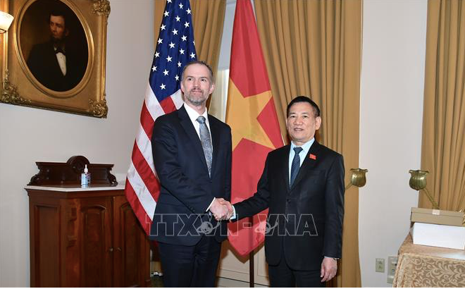 Phó Thủ tướng Hồ Đức Phớc gặp Đại diện Thương mại Mỹ Jamieson Greer. Ảnh: TTXVN.