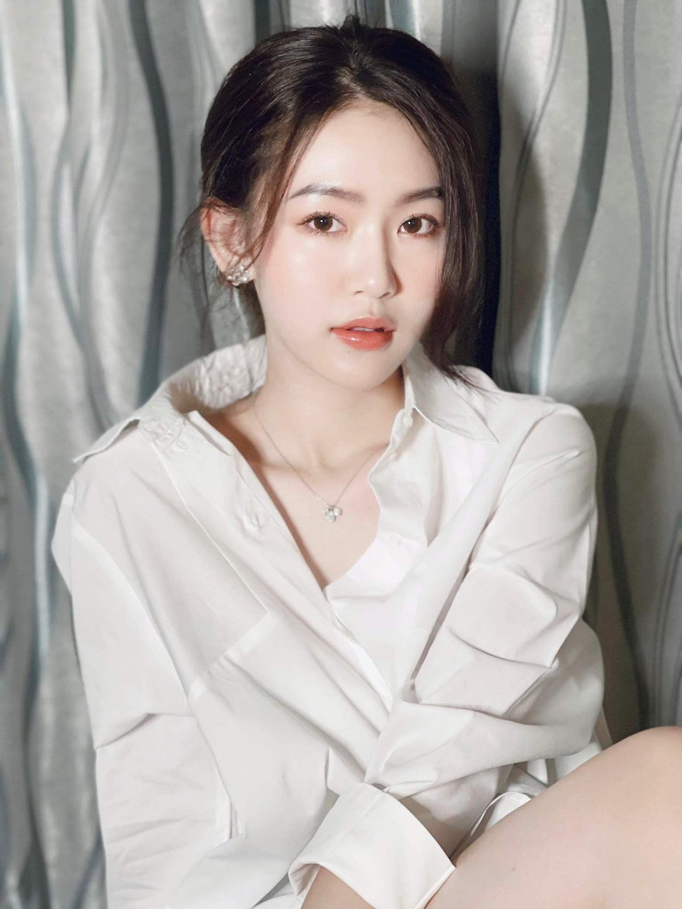 Nhan sắc "thần tiên tỉ tỉ" của người đẹp Đậu Hải Minh Anh. Nhan sắc "thần tiên tỉ tỉ" của người đẹp Đậu Hải Minh Anh.