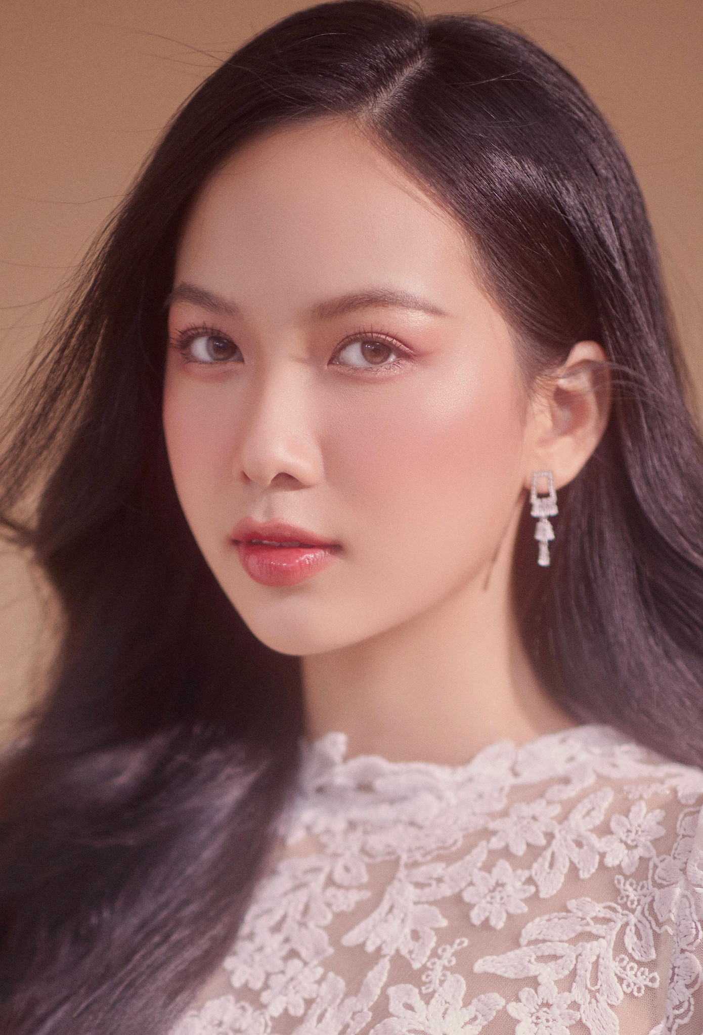 Phương Quỳnh lọt Top 5 Hoa hậu Việt Nam 2020 và giành danh hiệu Người đẹp có làn da đẹp nhất.