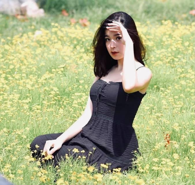 Hoài Anh nhận được nhiều sự chú ý và lời khen ngợi vì nhan sắc xinh đẹp, phong cách thời trang cá tính, hiện đại.