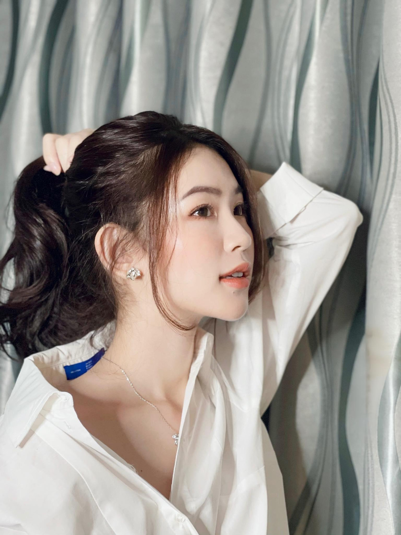 Nhan sắc "thần tiên tỉ tỉ" của người đẹp Đậu Hải Minh Anh. Nhan sắc "thần tiên tỉ tỉ" của người đẹp Đậu Hải Minh Anh.