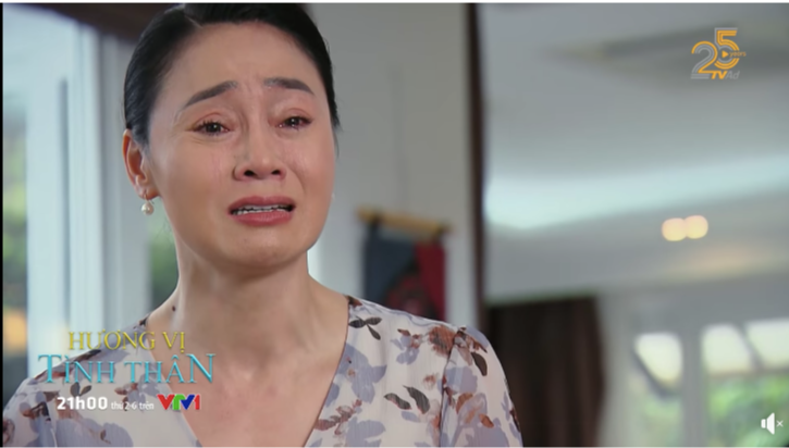 Bà Xuân đau đớn khi mất dần vị thế trong gia đình. Bà Xuân đau đớn khi mất dần vị thế trong gia đình.