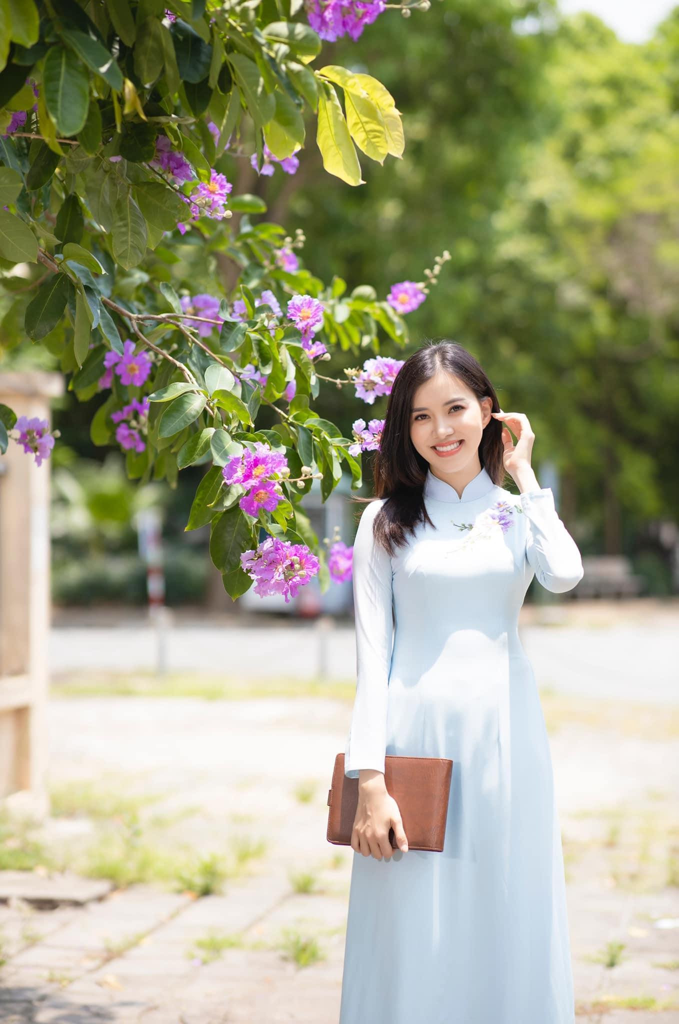 Trước khi thi Hoa hậu Việt Nam 2018, Hà Thanh Vân từng lọt vào vòng chung kết Hoa hậu Phụ nữ Việt Nam qua ảnh 2012, giành danh hiệu Á khôi Ngoại thương Hà Nội 2013. Năm 2014, khi đang là sinh viên năm thứ ba chuyên ngành Kinh tế đối ngoại của Đại học Ngoại thương Hà Nội, Hà Thanh Vân sang Mỹ du học theo chương trình liên kết giữa Đại học Ngoại thương và trường Colorado State.