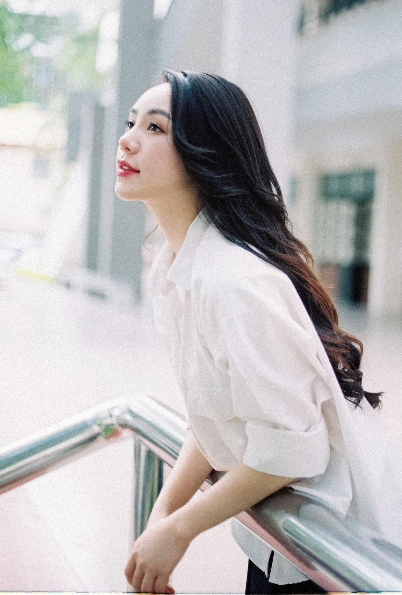 “Từ hai bộ phim truyền hình đó, Quỳnh đã có được tình yêu thương của quý vị khán giả và được các đạo diễn của VFC tin tưởng hơn để giao cho 2 vai diễn trong 2 bộ phim mới là “Hướng dương ngược nắng” và “Hãy nói lời yêu””- Quỳnh Kool nói.