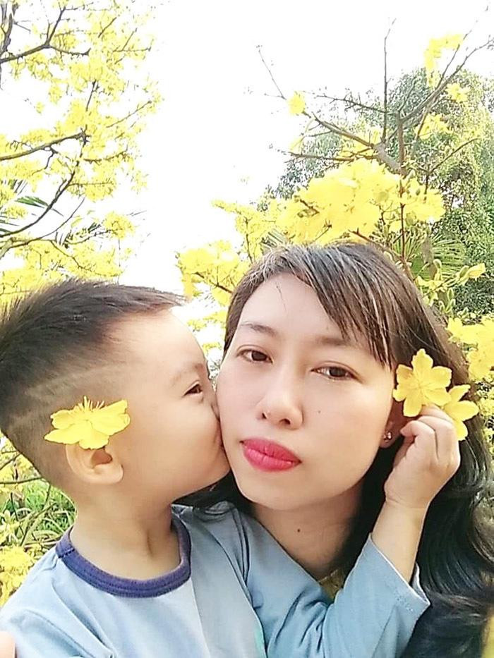 Chị Ngân và con trai. Ảnh: NVCC.