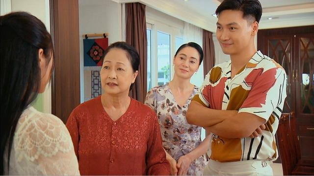 Thiên Nga và Long chuẩn bị làm đám cưới trước sự cố bà Dần bất tỉnh. Thiên Nga và Long chuẩn bị làm đám cưới trước sự cố bà Dần bất tỉnh.