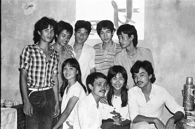 Kèm theo đó, cô đăng tải những bức ảnh chụp cùng nghệ sĩ Giang Còi từ thời trẻ...