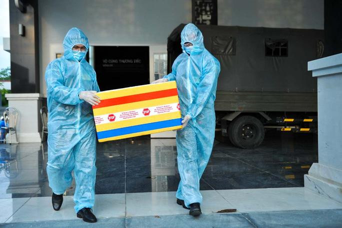 Cận cảnh hành trình đưa tro cốt người mất vì Covid-19 về nhà - Ảnh 3.
