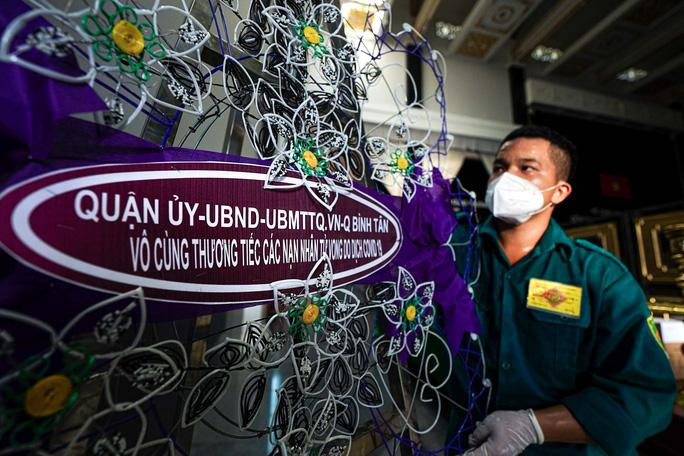 Cận cảnh hành trình đưa tro cốt người mất vì Covid-19 về nhà - Ảnh 8.