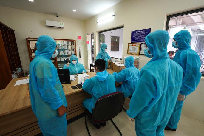 Cận cảnh hành trình đưa tro cốt người mất vì Covid-19 về nhà - Ảnh 2.