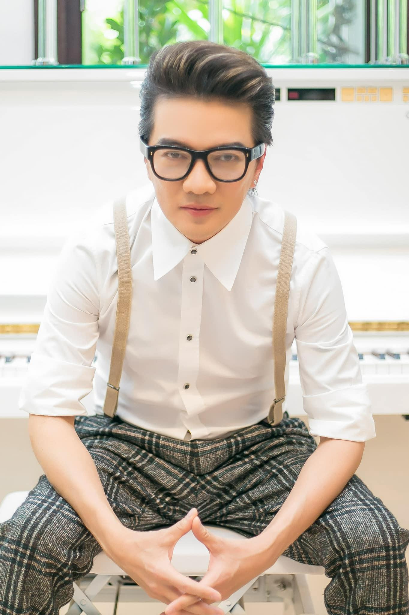 Đàm Vĩnh Hưng bày tỏ quan điểm riêng về chuyện làm từ thiện. Đàm Vĩnh Hưng bày tỏ quan điểm riêng về chuyện làm từ thiện.