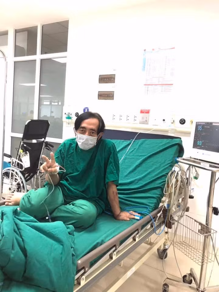 Hình ảnh cuối cùng nghệ sĩ Giang Còi chia sẻ trên giường bệnh.