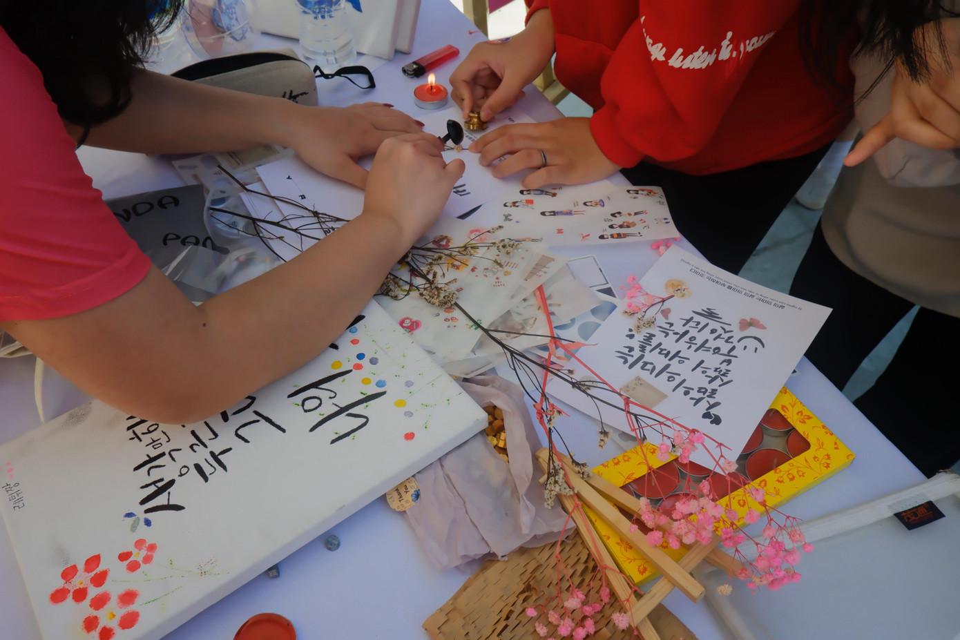 Cùng nhau trải nghiệm không gian văn hóa đậm chất Hàn Quốc với nhiều hoạt động thú vị.