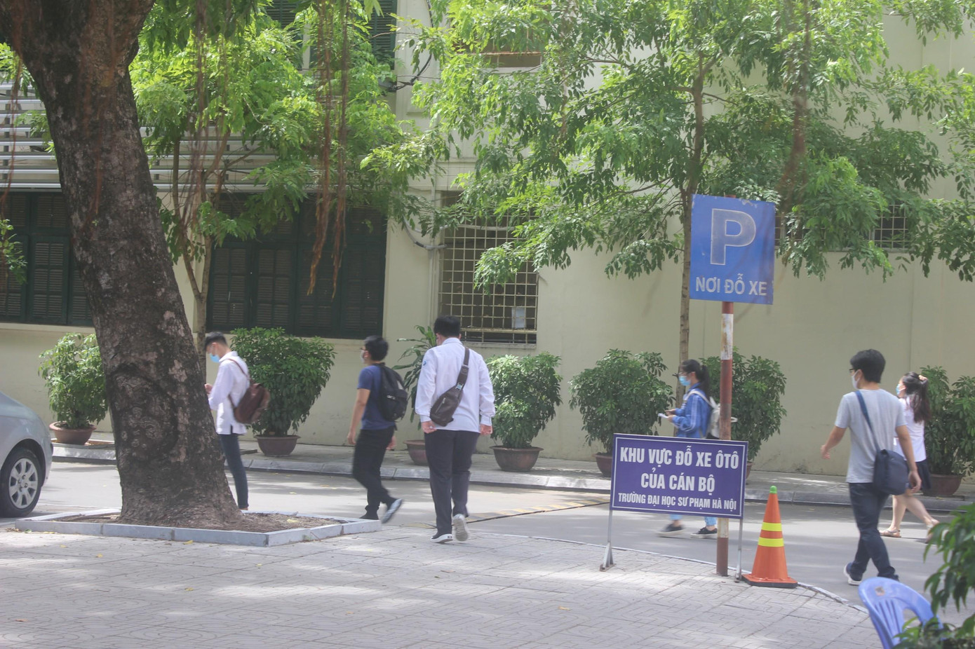 Trong chiều 6/7, các sĩ tử cũng xem kỹ danh sách dự thi về các thông tin cá nhân, nếu phát hiện sai sót thì đề nghị chỉnh sửa, bổ sung.