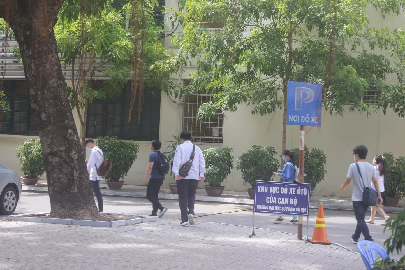 Trong chiều 6/7, các sĩ tử cũng xem kỹ danh sách dự thi về các thông tin cá nhân, nếu phát hiện sai sót thì đề nghị chỉnh sửa, bổ sung.