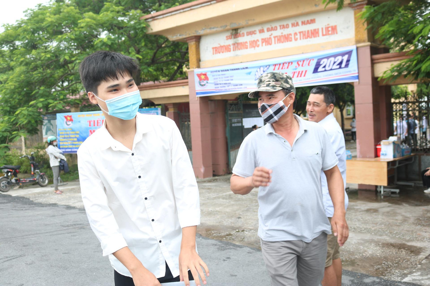 Sĩ tử hoàn thành môn thi Ngữ văn sau thời gian làm bài 120 phút. Sĩ tử hoàn thành môn thi Ngữ văn sau thời gian làm bài 120 phút.