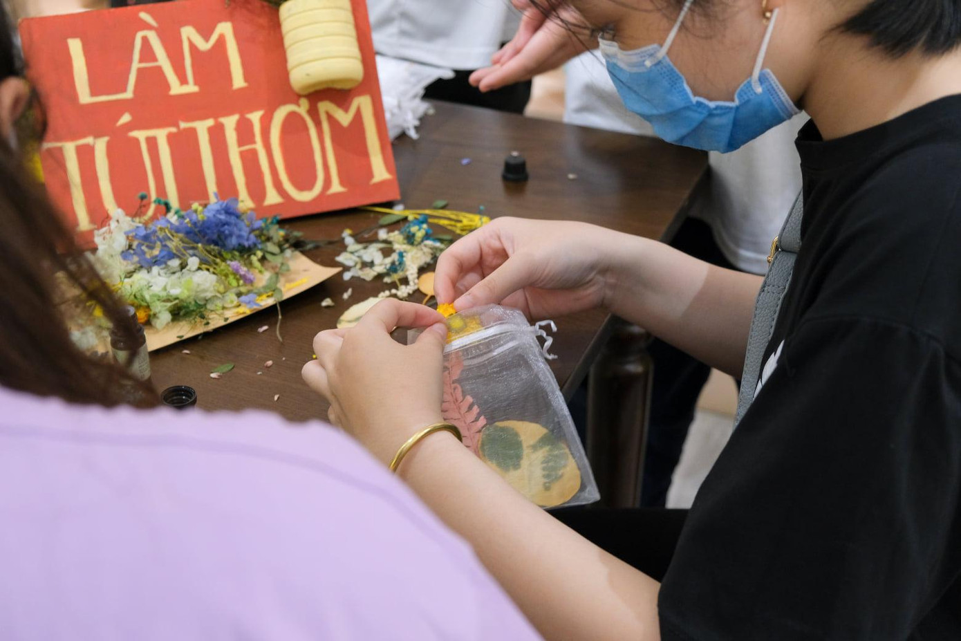 Nhiều hoạt động trải nghiệm thú vị tại workshop Go With The Flow. Nhiều hoạt động trải nghiệm thú vị tại workshop Go With The Flow.