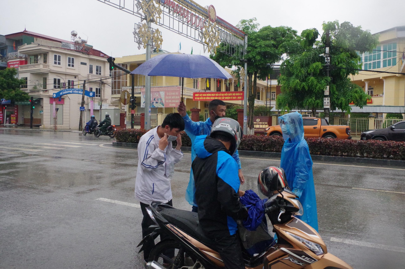 Sáng nay các sĩ tử sẽ bước vào bài thi Khoa học tự nhiên hoặc Khoa học xã hội. Sáng nay các sĩ tử sẽ bước vào bài thi Khoa học tự nhiên hoặc Khoa học xã hội.