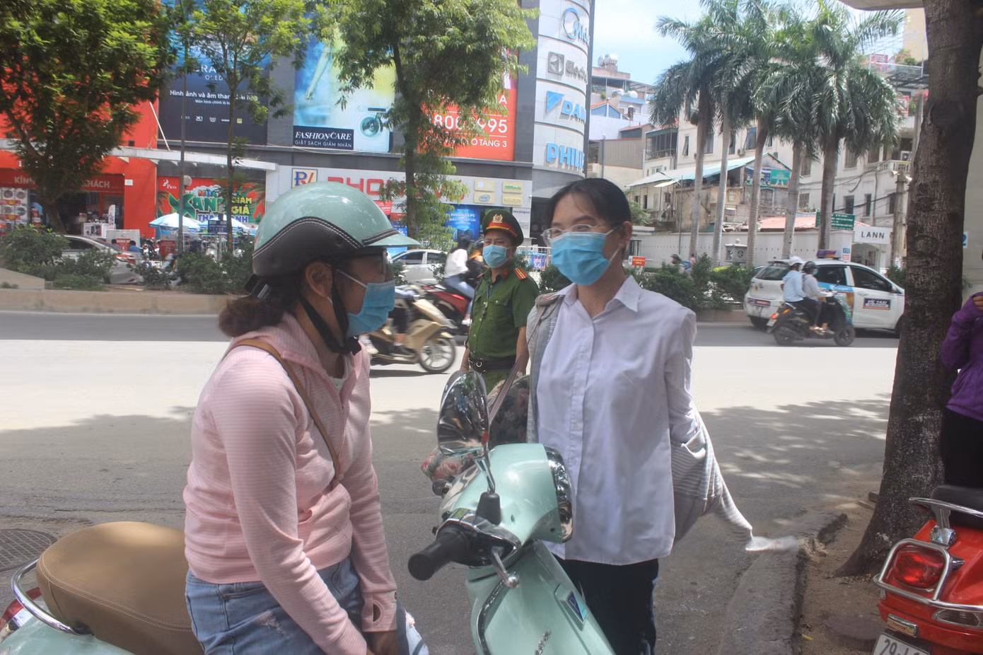 Diễn ra trong bối cảnh dịch COVID-19 còn diễn biến khó lường nên một trong những quy định quan trọng đối với tất cả thí sinh tham dự kỳ thi là phải hoàn thành khai báo y tế trực tuyến xong trước ngày 7/7/2021.