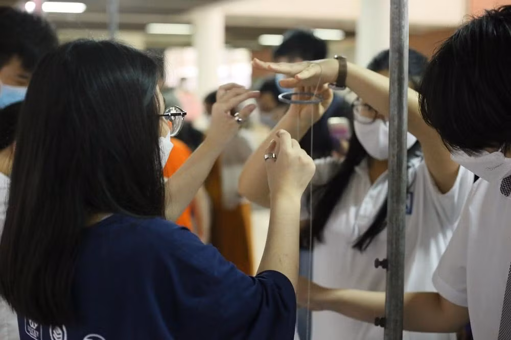 Triển lãm là nơi những "tín đồ" khoa học được giao lưu, học hỏi và cùng lan tỏa tình yêu với lĩnh vực này. Triển lãm là nơi những "tín đồ" khoa học được giao lưu, học hỏi và cùng lan tỏa tình yêu với lĩnh vực này.