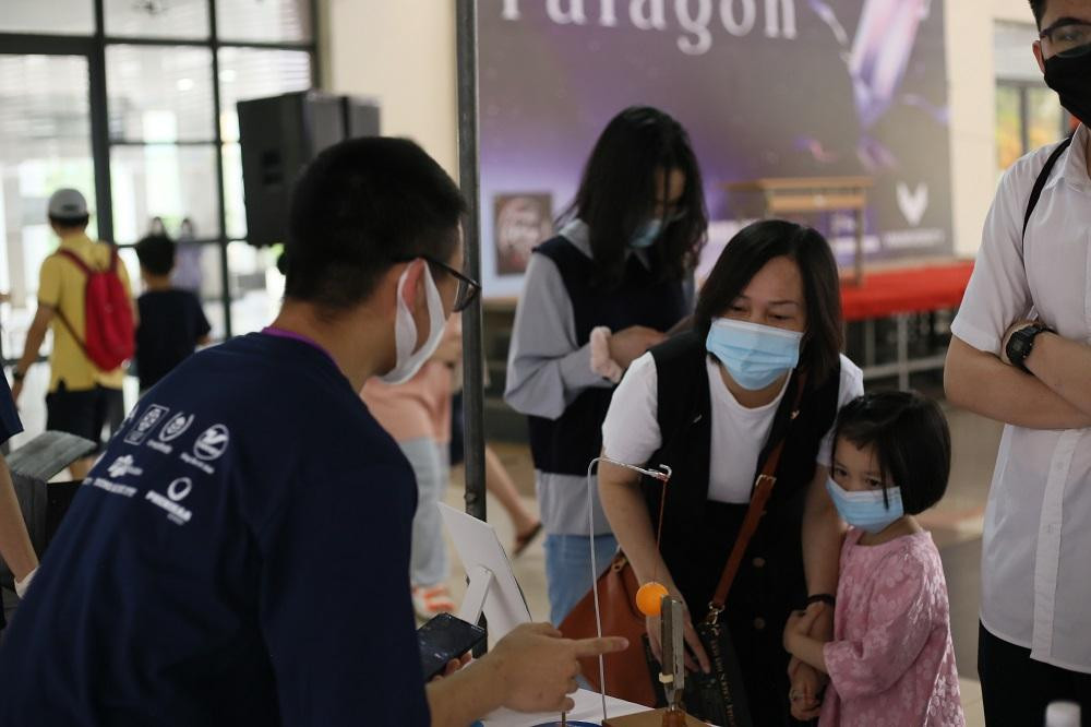 Sự kiện thu hút đông đảo phụ huynh, học sinh các độ tuổi đến tham gia, khám phá và trải nghiệm khoa học. Sự kiện thu hút đông đảo phụ huynh, học sinh các độ tuổi đến tham gia, khám phá và trải nghiệm khoa học.