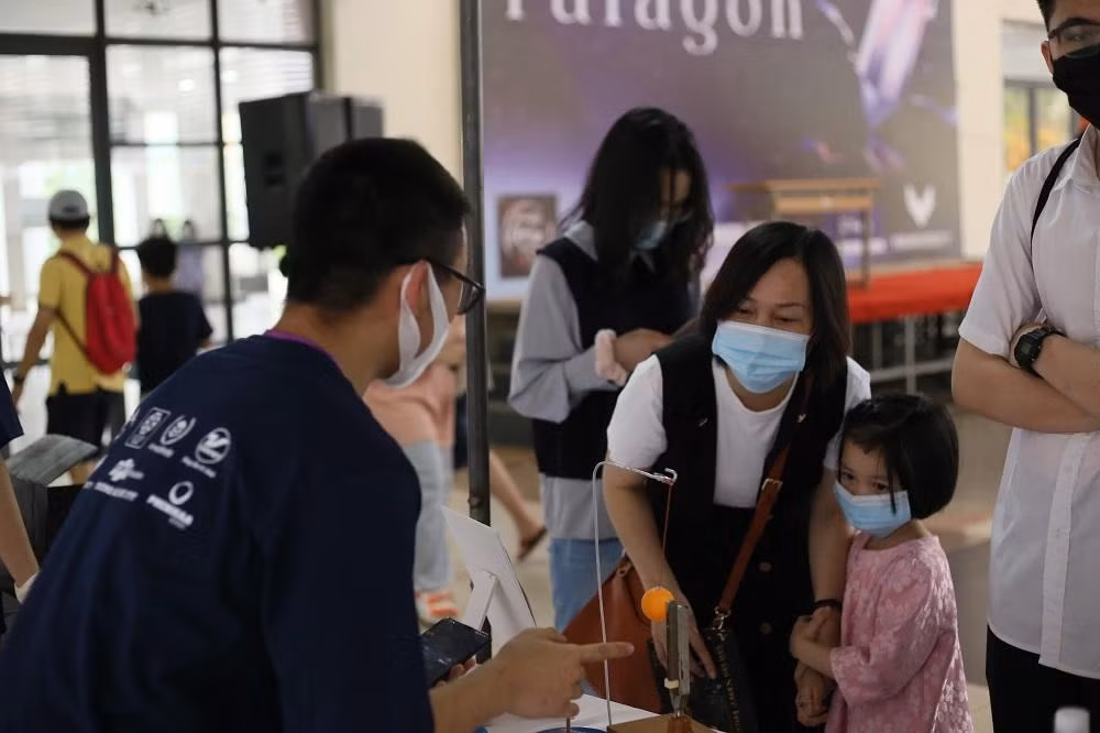 Sự kiện thu hút đông đảo phụ huynh, học sinh các độ tuổi đến tham gia, khám phá và trải nghiệm khoa học. Sự kiện thu hút đông đảo phụ huynh, học sinh các độ tuổi đến tham gia, khám phá và trải nghiệm khoa học.