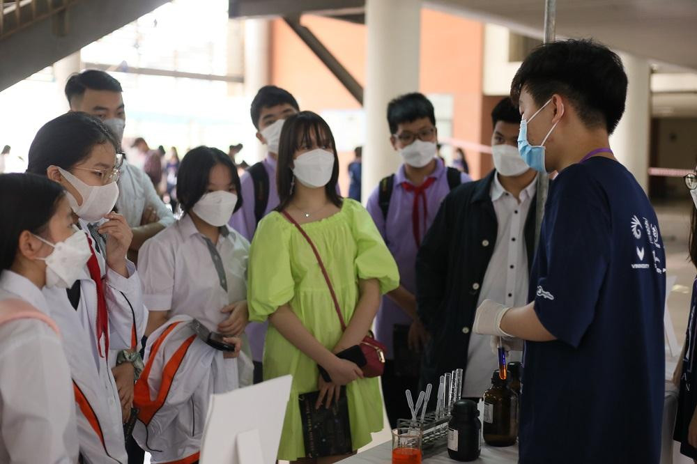 Mạnh hơn cả bão, có một "cơn lốc khoa học" khuấy đảo mùa Hè của teen Ams ảnh 8 Mạnh hơn cả bão, có một "cơn lốc khoa học" khuấy đảo mùa Hè của teen Ams ảnh 8