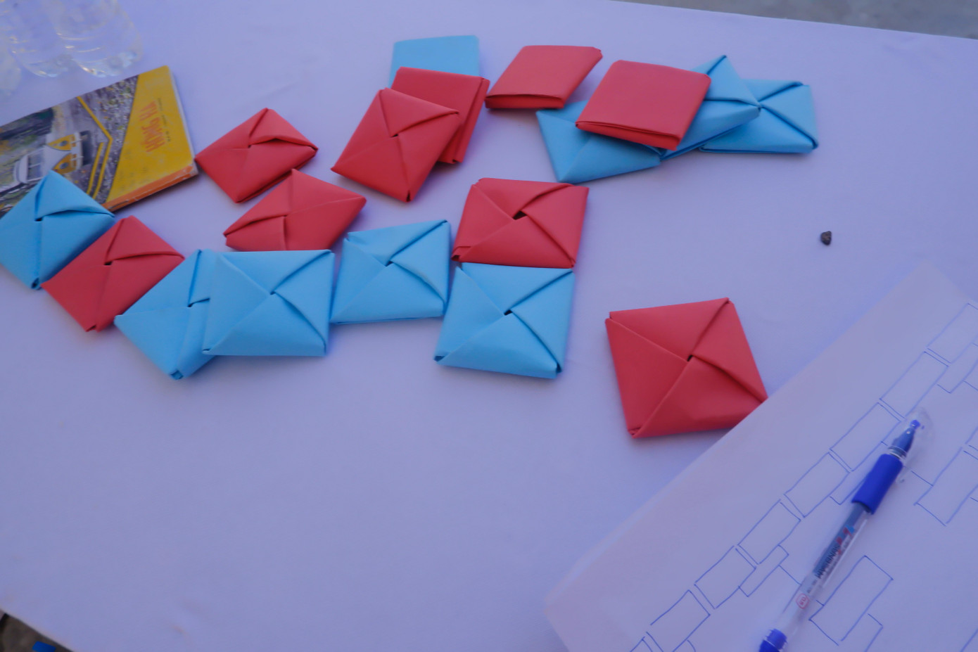 Trò đập giấy Takji từng tạo sức hút không nhỏ sau thành công của bộ phim Squid Game.