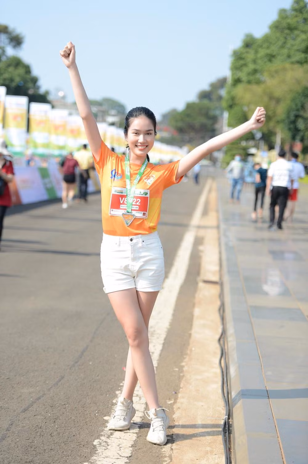 Không kém phần rạng rỡ khi tham gia đường chạy là Á hậu Phạm Ngọc Phương Anh.