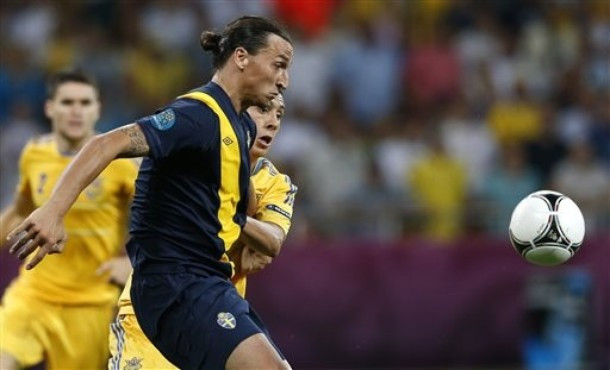 Ibra là người mở tỉ số ở đầu hiệp hai