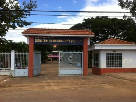 Trường THPT chuyên Quang Trung có 3 thí sinh đạt điểm dưới 10 theo thang điểm 20. Trường THPT chuyên Quang Trung có 3 thí sinh đạt điểm dưới 10 theo thang điểm 20