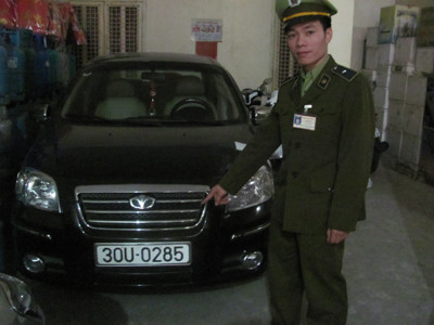 Xe con chở gà lậu bị 