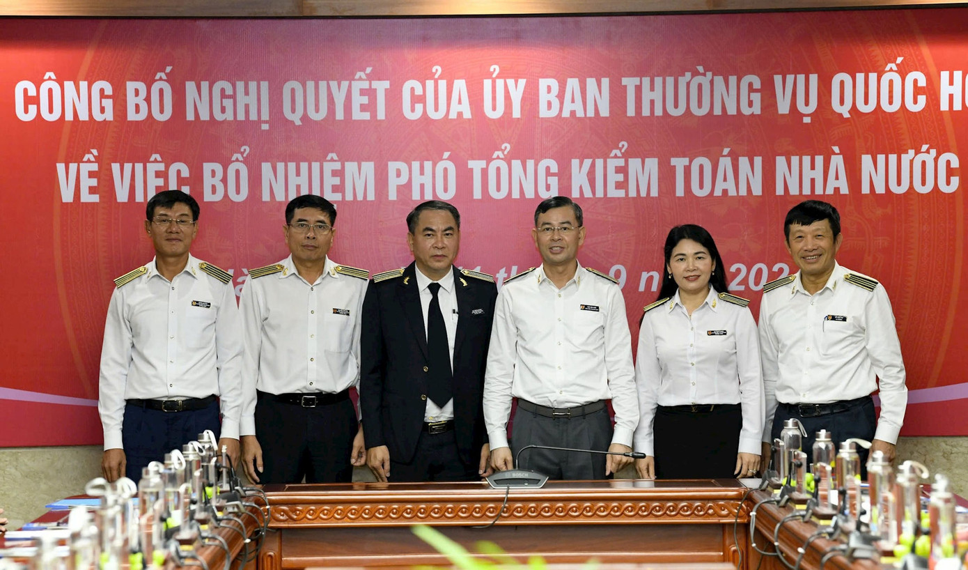 Ban cán sự Đảng, Lãnh đạo KTNN chúc mừng tân Phó Tổng Kiểm toán nhà nước Trần Minh Khương. Ảnh: N. LỘC Ban cán sự Đảng, Lãnh đạo KTNN chúc mừng tân Phó Tổng Kiểm toán nhà nước Trần Minh Khương. Ảnh: N. LỘC