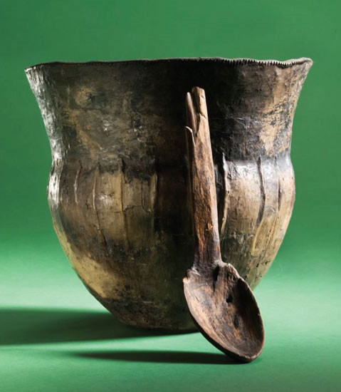 Những chiếc bình gốm có niên đại khoảng 4000 năm trước Công nguyên đã được tìm thấy quanh khu vực biển Baltic