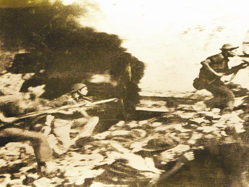 Quân Giải phóng tiến đánh chiếm Bộ Tổng tham mưu ngụy tại Sài Gòn đêm 30 rạng ngày 31/1/1968. Ảnh tư liệu của Tổng cục Chính trị QĐND Việt Nam. Quân Giải phóng tiến đánh chiếm Bộ Tổng tham mưu ngụy tại Sài Gòn đêm 30 rạng ngày 31/1/1968. Ảnh tư liệu của Tổng cục Chính trị QĐND Việt Nam.