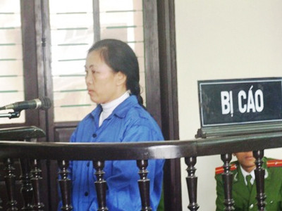 Chỉ vì ghen mà bị cáo Bùi Thị Dung đã chém chồng 15 nhát vào đầu khiến nạn nhân tử vong