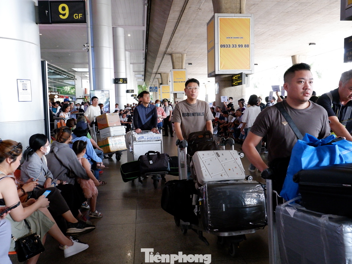 Trong cao điểm dịp Tết Nguyên đán Giáp Thìn (ngày 26/1 đến 24/2/2024), dự kiến mỗi ngày có khoảng 860 - 900 chuyến bay đi và đến sân bay Tân Sơn Nhất, lượng khách trung bình khoảng 135.000 - 140.000 hành khách/ngày.