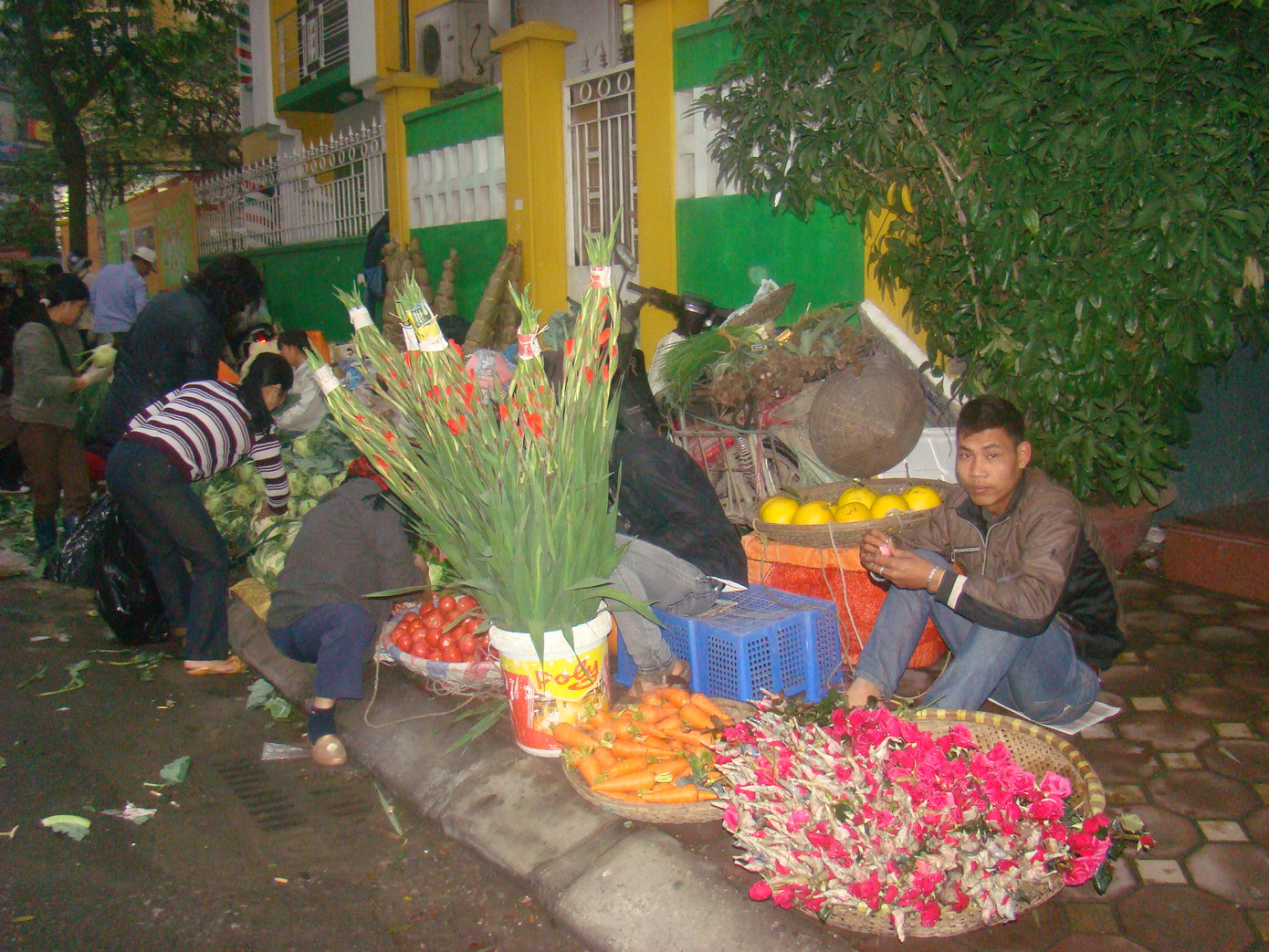 Hoa tươi mang từ Mê Linh lên phố