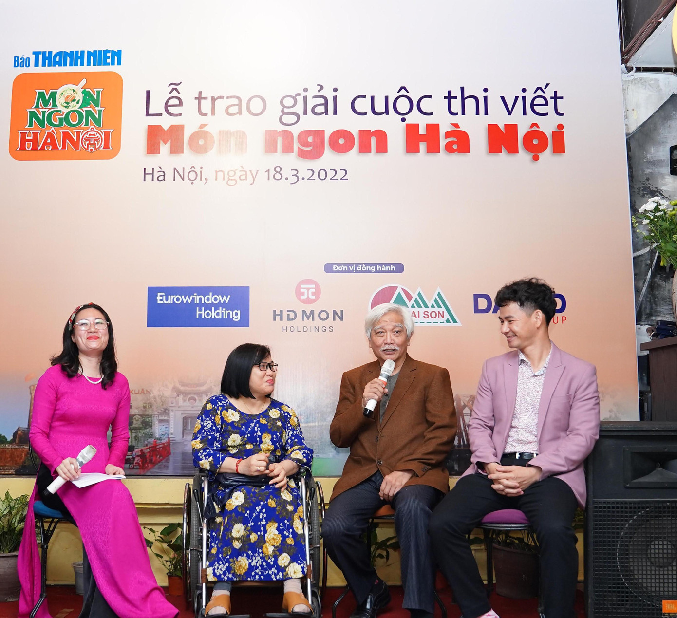 Khách mời nhà sử học Dương Trung Quốc, NSƯT Xuân Bắc giao lưu cùng tác giả có số tác phẩm có tác phẩm được yêu thích nhất.