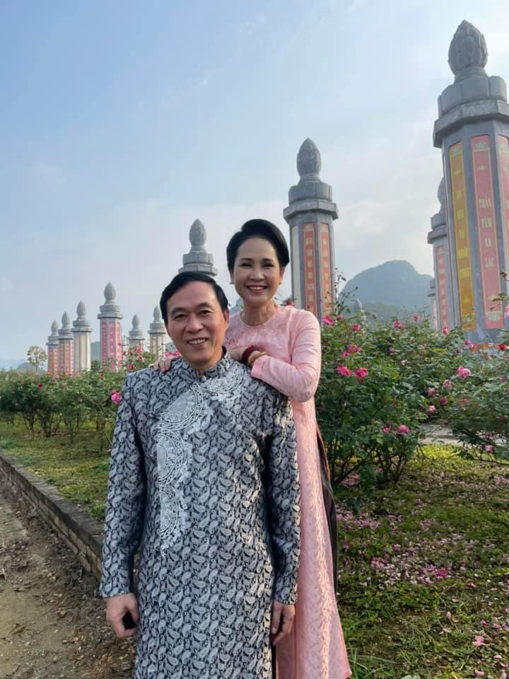 NSND Lan Hương và ông xã- NSƯT Đỗ Kỷ. Ảnh: FBNV
