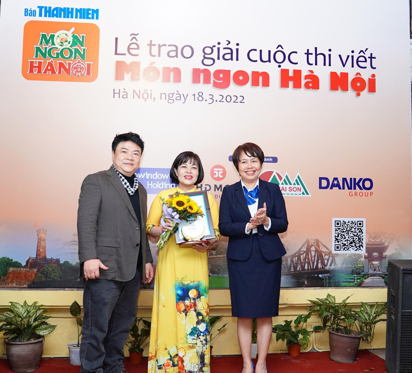 Trao giải Nhất cho tác giả “Xôi đỗ đen gói trong lá sen già”.