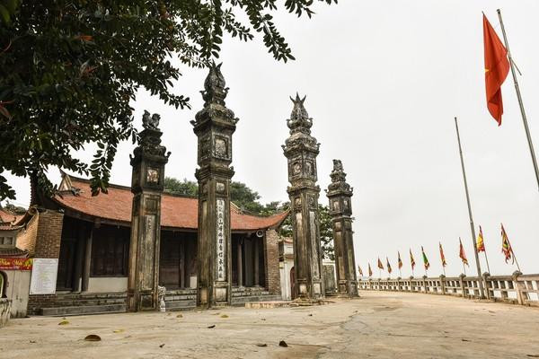 Đình Chèm trước khi tu sửa cấp thiết. Đình Chèm trước khi tu sửa cấp thiết.