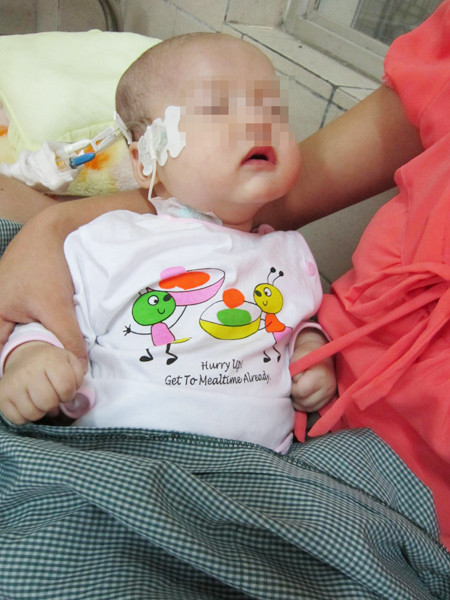 Một bệnh nhi nhiễm độc chì được điều trị tại BV Nhi T.Ư Ảnh: Nguyễn Hoài