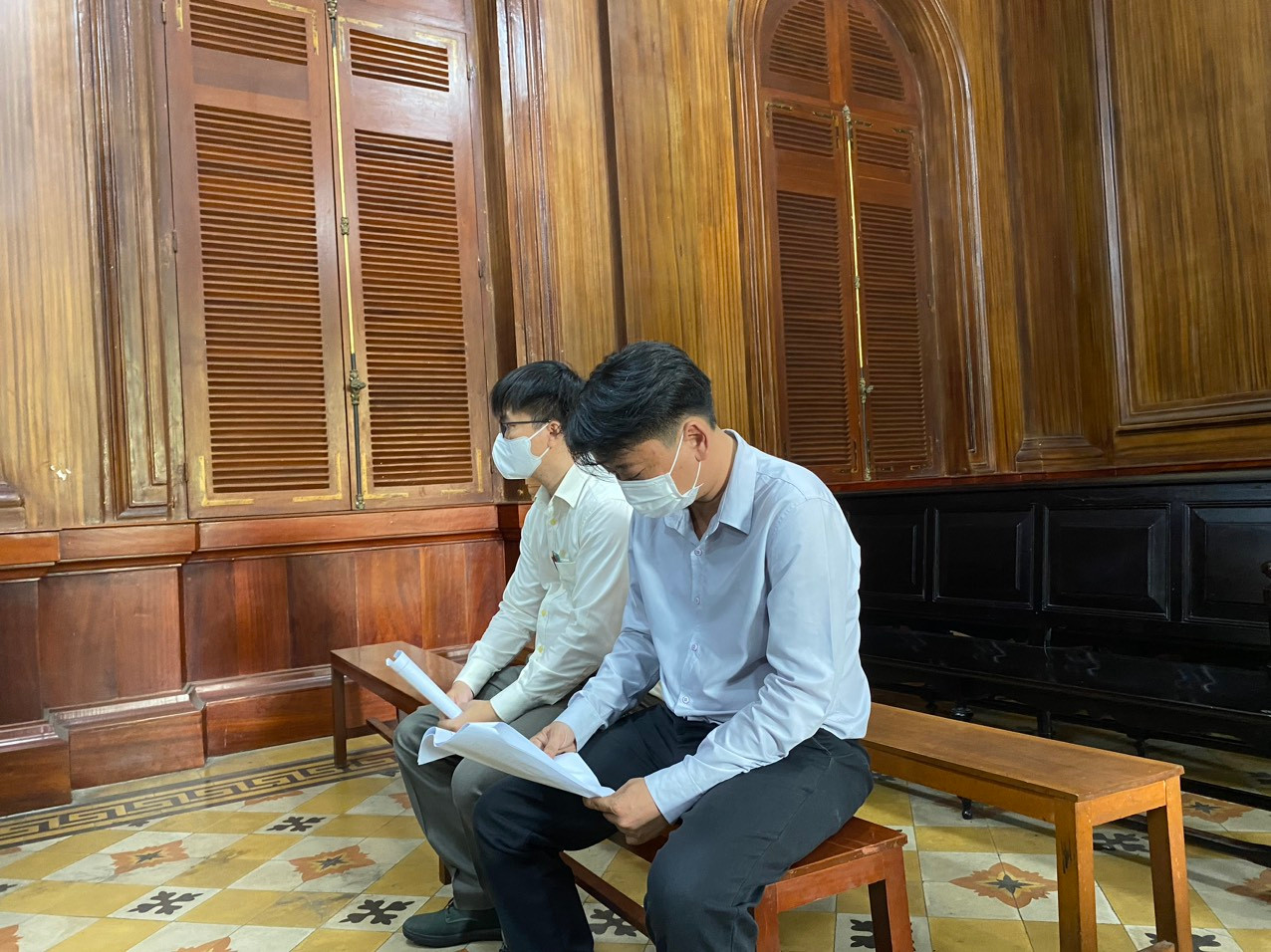 Hai bị cáo tại phiên tòa. Hai bị cáo tại phiên tòa.